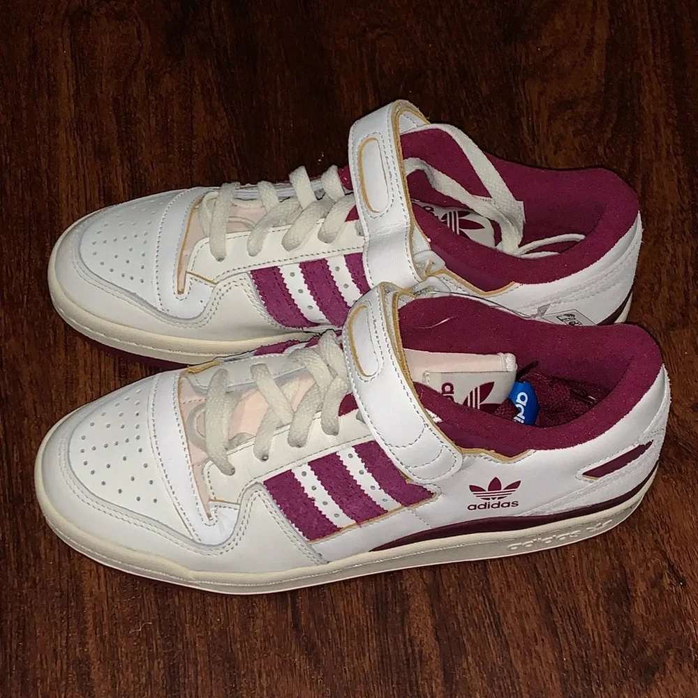 Adidas size 10 Forum 84 low
